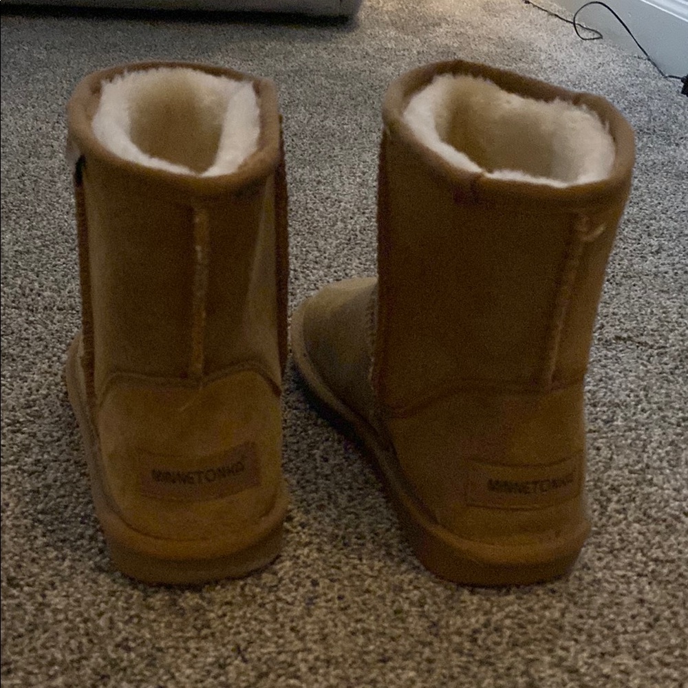 Minnetonka Shearling Lined Brown Boots